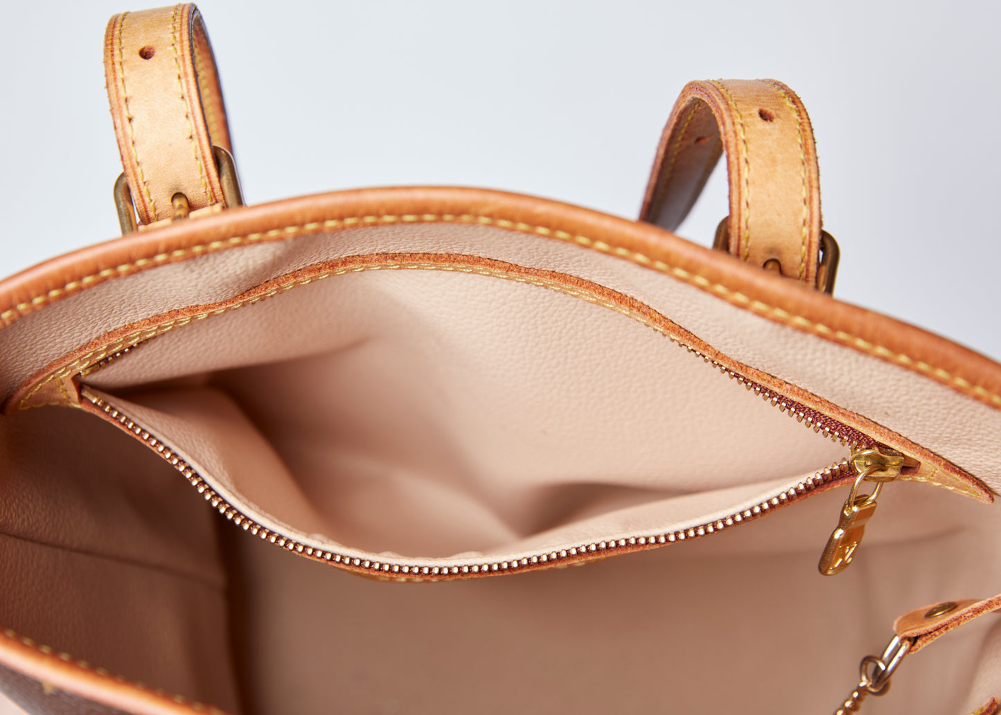 Louis Vuitton Petit Bucket Handbag Synthetic Knitted Raffia – EliteLaza
