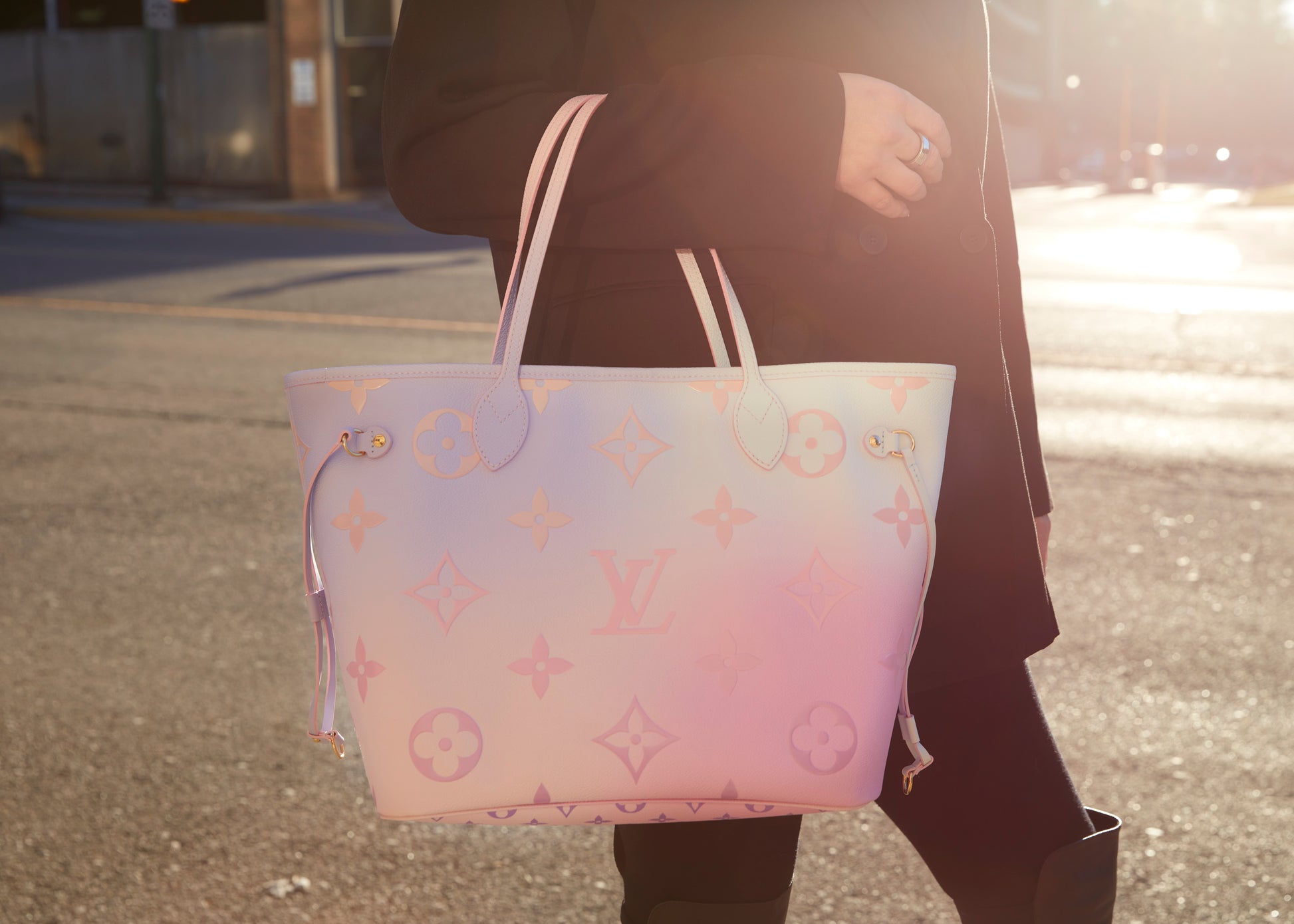 Louis Vuitton Neverfull MM Sunrise Pastel tote bag Spring in city